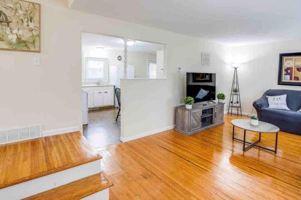 Amazing Ranch Mins Away From Airprt/Rit/Dwtn/Uofr Lejlighed Rochester Eksteriør billede