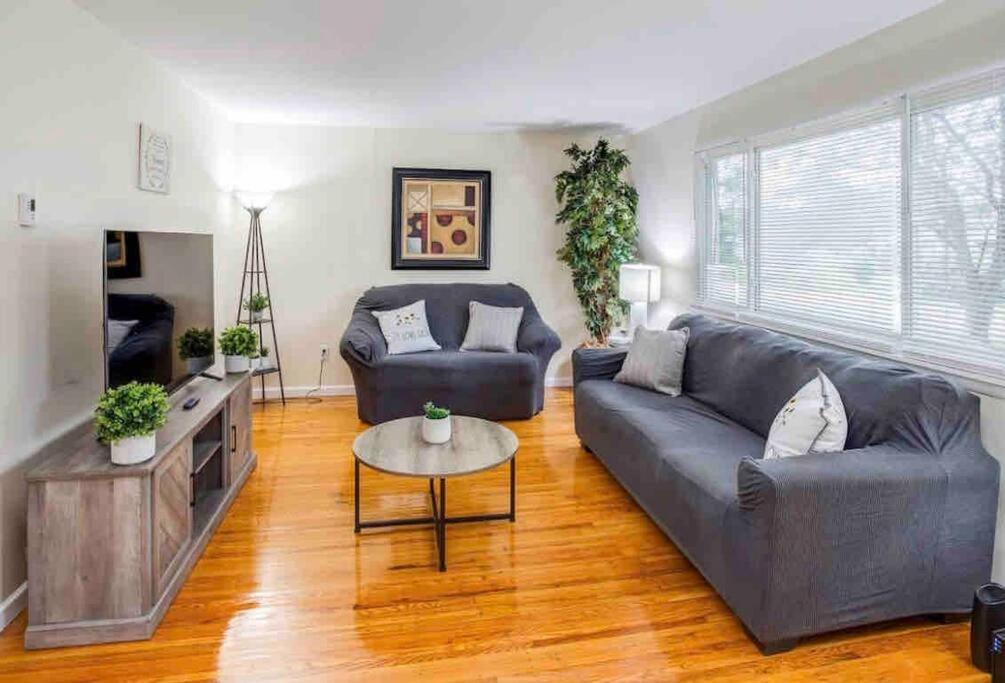 Amazing Ranch Mins Away From Airprt/Rit/Dwtn/Uofr Lejlighed Rochester Eksteriør billede