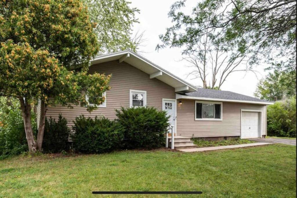 Amazing Ranch Mins Away From Airprt/Rit/Dwtn/Uofr Lejlighed Rochester Eksteriør billede